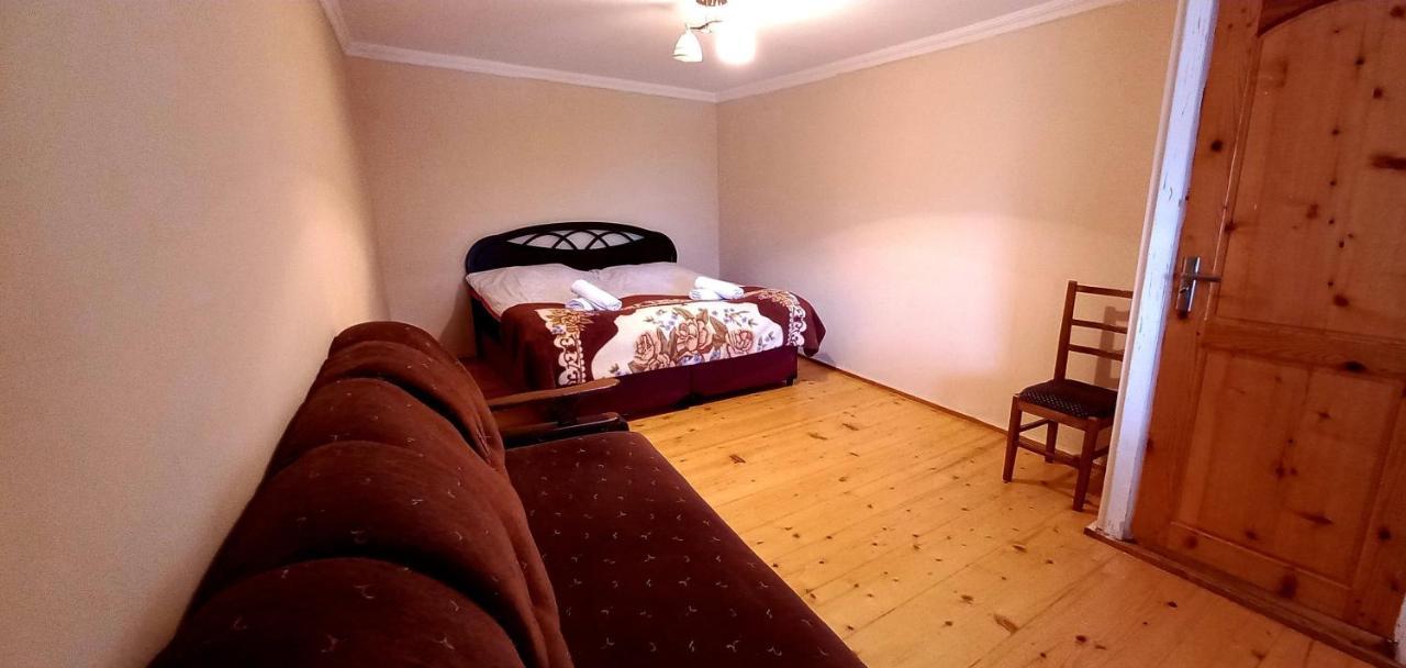 Bees Guesthouse Mestia Buitenkant foto